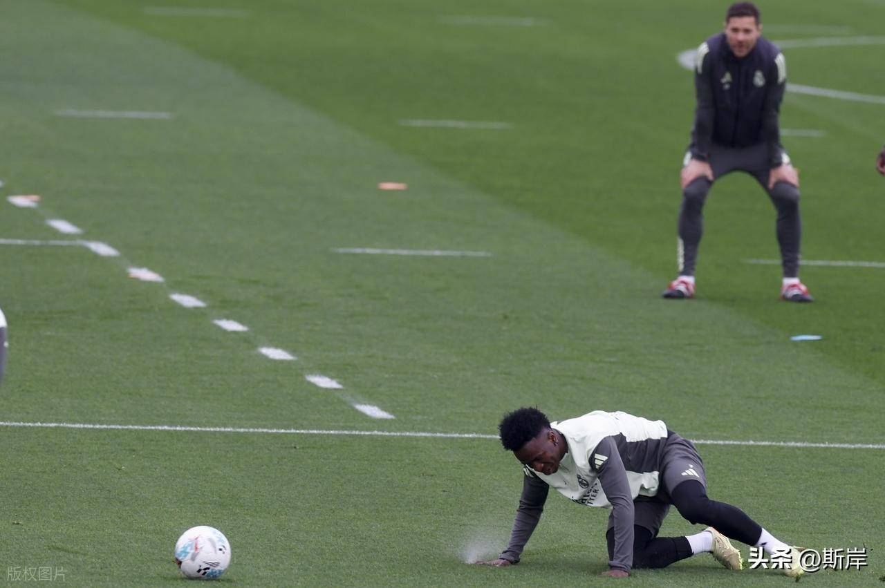 九游官网赛后体能课后；瓦伦西亚复出首秀备战欧冠；媒体盛赞；资深球员宣示担当的简单介绍