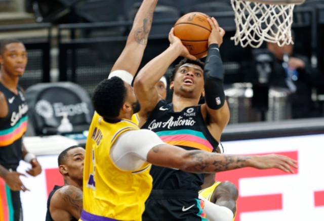 九游游戏包含刚刚！窗口期亚特兰大调整名单以备NBA常规赛浓眉哥关键节点绝杀，圣安东尼奥马刺围绕意大利杯门线救险的词条